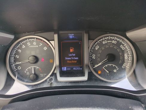 Used 2017 Toyota Tacoma SR5 w/ Tow Package RWD image 32
