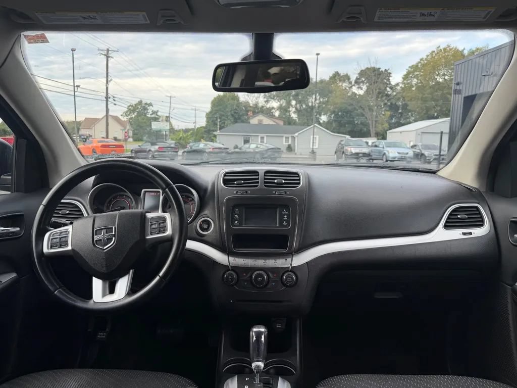 Used 2018 Dodge Journey SE w/ Connectivity Group FWD image 10