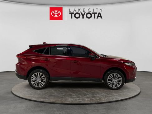 Used 2023 Toyota Venza XLE AWD/4WD image 11