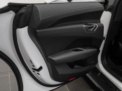 Used 2022 Audi e-tron GT Premium Plus image 50