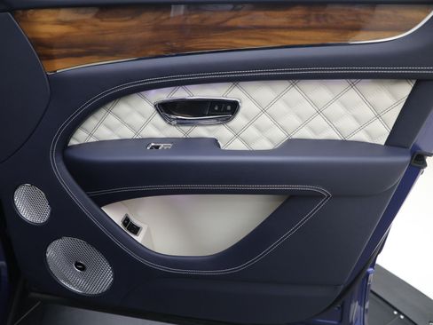 Certified 2022 Bentley Bentayga AWD/4WD image 28