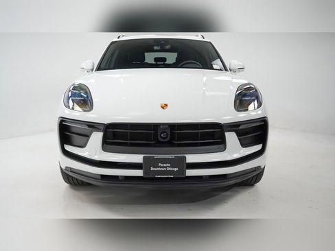 Certified 2025 Porsche Macan image 6
