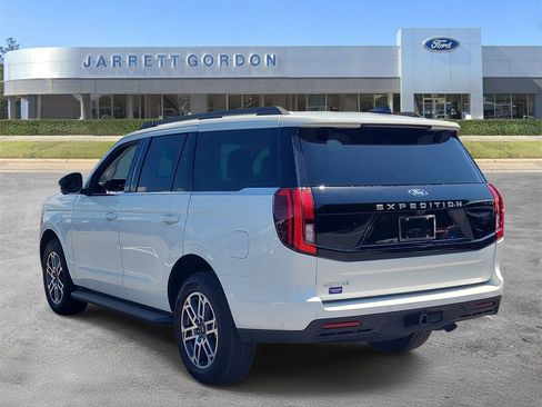 Used 2025 Ford Expedition Active AWD/4WD image 3