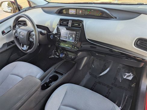 Used 2022 Toyota Prius LE image 10
