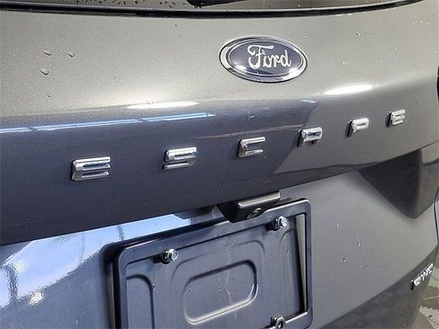 Used 2021 Ford Escape SE image 30