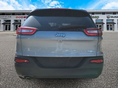 Used 2017 Jeep Cherokee Latitude image 7