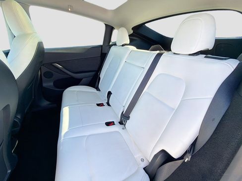 Used 2023 Tesla Model Y Performance AWD/4WD image 21
