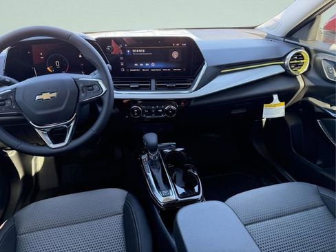 New 2026 Chevrolet Trax LT w/ Driver Confidence Package FWD image 19