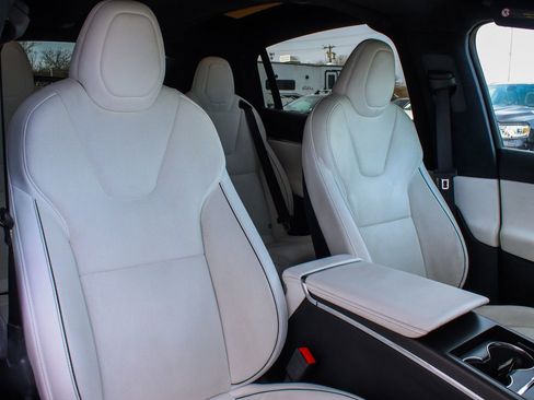 Used 2022 Tesla Model X Plaid image 40