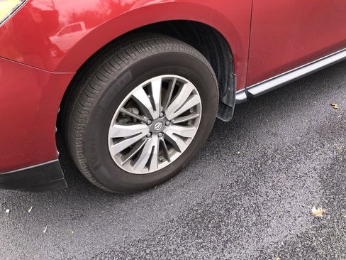 Used 2017 Nissan Pathfinder SL w/ SL Premium Package image 2