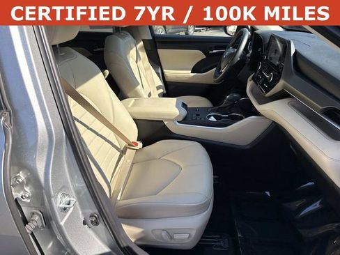 Used 2024 Toyota Highlander XLE AWD/4WD image 9