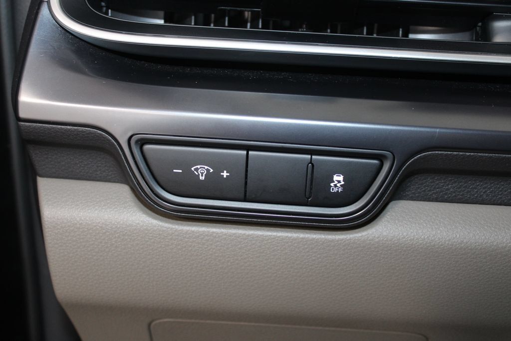 Used 2025 Kia Carnival FWD image 41