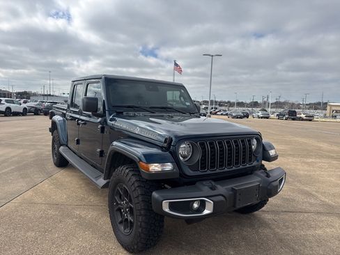 Used 2025 Jeep Gladiator Sport image 1