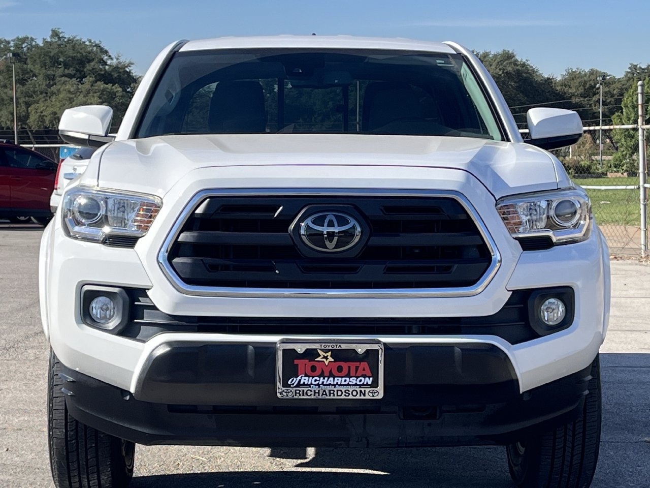 Used 2018 Toyota Tacoma SR5 AWD/4WD image 7