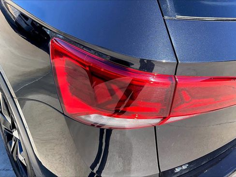 Used 2024 Volkswagen Taos SE image 28