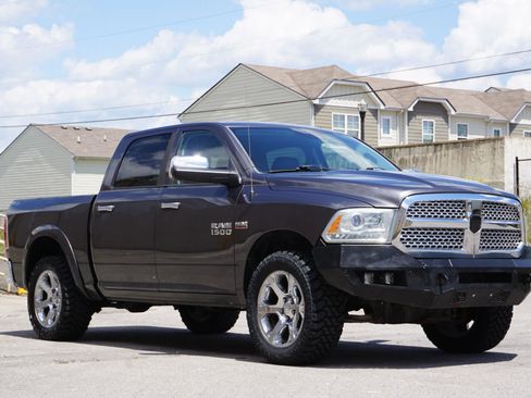 Used 2014 RAM 1500 Laramie w/ Convenience Group AWD/4WD image 3