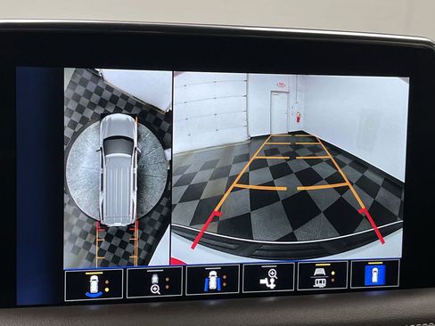 Used 2023 Chevrolet Suburban LT w/ Luxury Package image 6