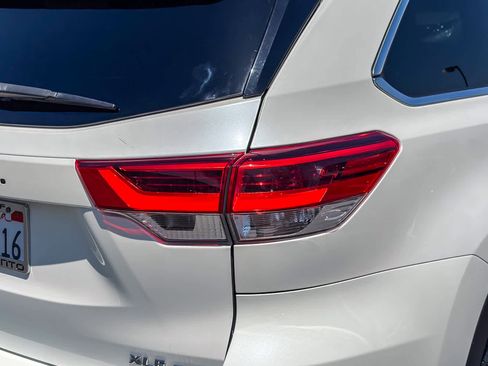 Used 2017 Toyota Highlander XLE AWD/4WD image 8