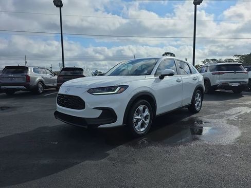 Used 2023 Honda HR-V LX image 1