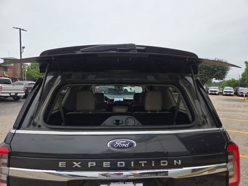 Used 2024 Ford Expedition Max Limited RWD image 9
