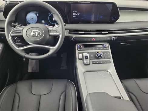 Certified 2025 Hyundai Palisade SEL image 17