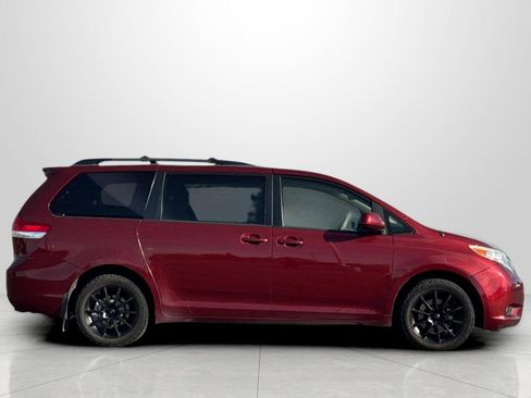 Used 2013 Toyota Sienna LE image 3