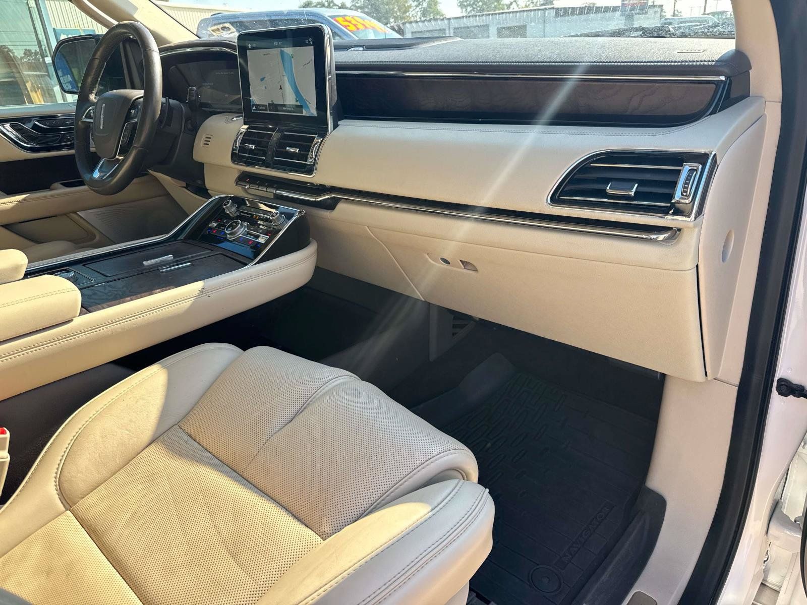 Used 2019 Lincoln Navigator Reserve AWD/4WD image 13