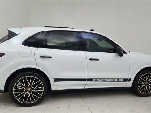 Used 2021 Porsche Cayenne Base image 6