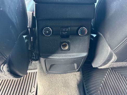 Used 2016 Ford Explorer XLT w/ Equipment Group 202A AWD/4WD image 22