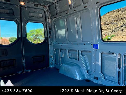 Used 2025 Mercedes-Benz Sprinter 2500 image 18