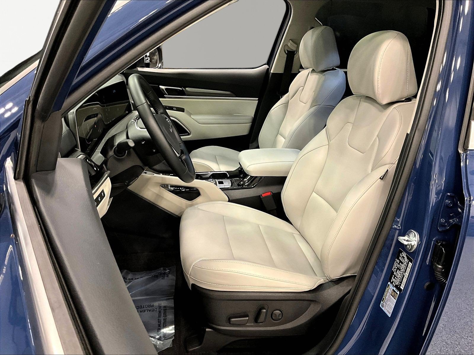 Used 2025 Kia Telluride S FWD image 21