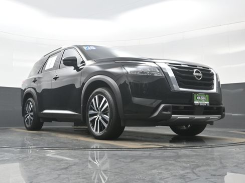Used 2025 Nissan Pathfinder Platinum w/ Cargo Package image 35