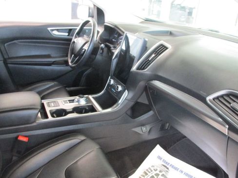 Used 2022 Ford Edge Titanium image 29