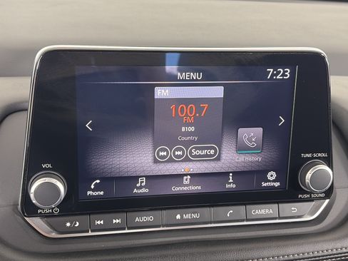 Used 2024 Nissan Rogue S FWD image 15