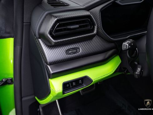 Used 2025 Lamborghini Urus SE image 30
