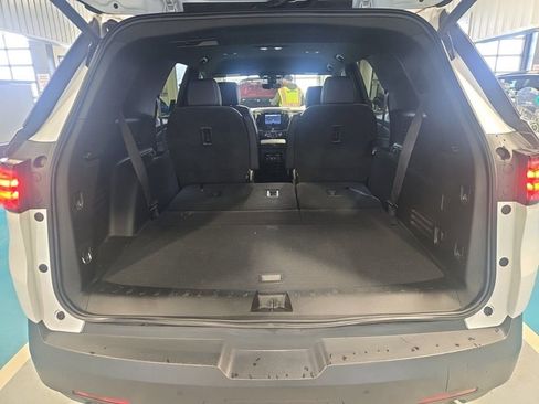 Used 2022 Chevrolet Traverse LT w/ LT Premium Package image 3