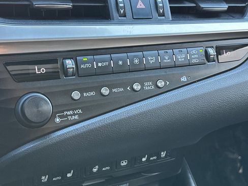 Used 2020 Lexus ES 350 w/ Luxury Package image 30