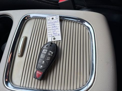 Used 2020 Dodge Grand Caravan SXT image 29