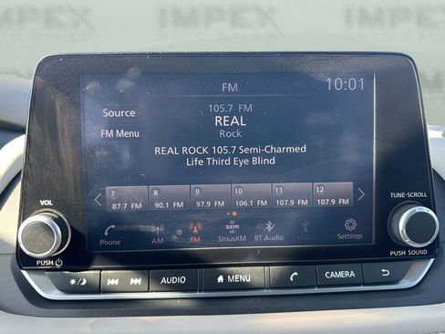 Used 2025 Nissan Rogue SV image 16