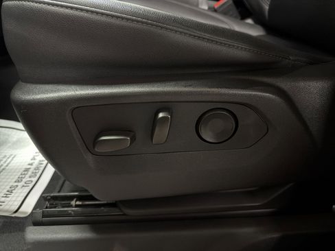 Used 2024 GMC Sierra 1500 SLT image 19