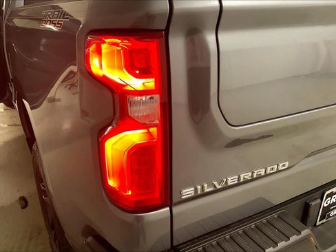 Used 2021 Chevrolet Silverado 1500 LT Trail Boss w/ LT Trail Boss Premium Package AWD/4WD image 27