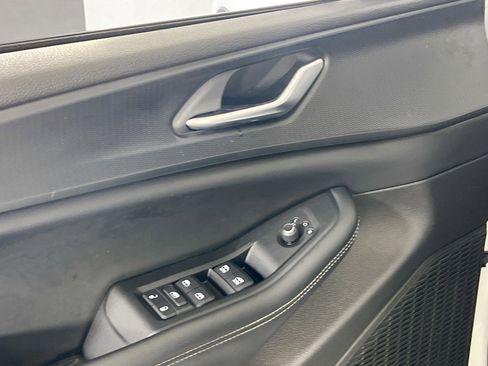 Used 2023 Jeep Grand Cherokee Altitude image 17