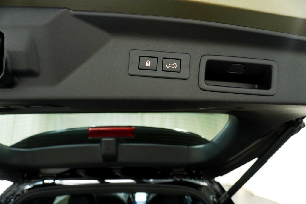 Used 2025 Subaru Forester Touring AWD/4WD image 9