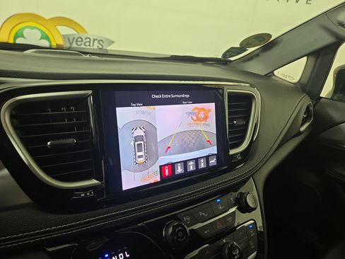 Certified 2024 Chrysler Pacifica Limited w/ Uconnect Theater Family Group image 23