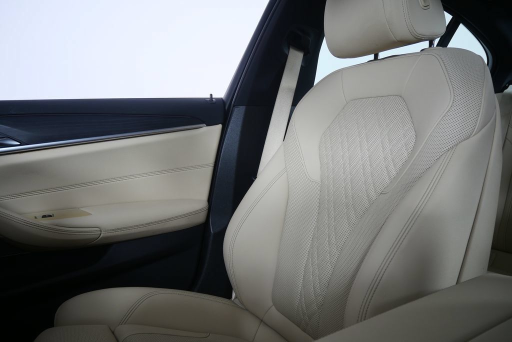 Used 2022 BMW 530i RWD image 25