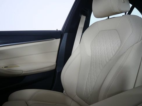 Used 2022 BMW 530i RWD image 25