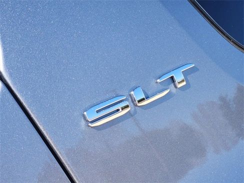 Used 2021 GMC Acadia SLT w/ Technology Package image 12