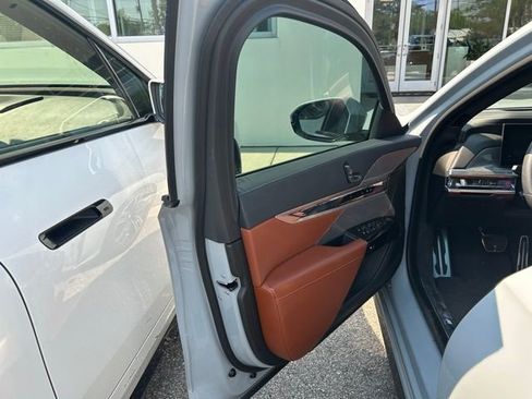 Used 2023 BMW 740i RWD image 13