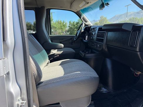 Used 2016 GMC Savana 3500 LT w/ LT Preferred Equipment Group RWD image 19