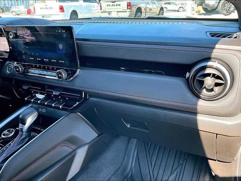 Used 2024 Chevrolet Colorado Z71 w/ Z71 Convenience Package 2 image 21